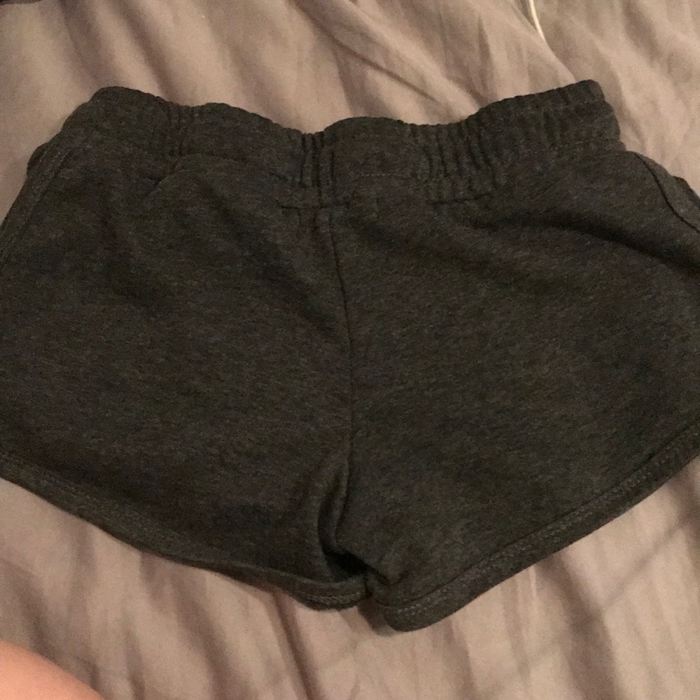 Grey shorts - Picture 4 of 4